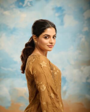 Nikhila Vimal Instagram - Bits of bliss ✨
Photographer : @jibinartist @plan.b.action 

Styling : @styledbysmiji

Makeup : @femyantony

Outfit : @lisdesigns.in

Jewellery : @keya_by_karthika

Cam asst : @dayonphotos