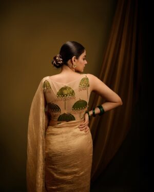 Nikhila Vimal Instagram - 🌼🌼🌼

Photographer : @jibinartist @plan.b.action 

Styling : @styledbysmiji

Makeup : @femy_antony__ 

Outfit : @milandesignkochi

Jewellery : @dhwanibansalofficial