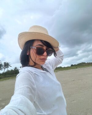 Nikkesha Rangwala Instagram - Sun, sea n sand 
 

Photography @azaincoutinho 
 Location courtesy @caravelabeachresort 

#goadiaries #travelgram #sunseasand #mindsetreset