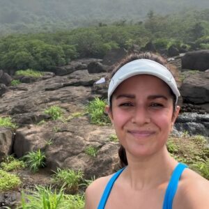 Nimrat Kaur Instagram - Monsoons main ghats pe trek nahin kiya toh kya kiyaaa??!!! 🦋⛰️🍄🌳🪻🌦️🐶🦀 

I’m no expert, I trek because it’s a long time love-affair but reading about some recent trekking tragedies made me want to share some mini pointers. 
🦭 Please ensure you ALWAYS sit down for pictures if you’re in flowing water or high up somewhere too close to a cliff. 
🐾 Super basic but MOST important to take your next step once the previous one is steady. 
🪨 Selfies and videos ONLY when you’re standing/walking on dry rocks/even forest floor. Even with the best of trekking shoes and gear, there’s lots of loose mud and super slippery rocks so PLEASE don’t be in a rush. 
🍄 Try to wear BRIGHT colours, or carry some colourful element, makes it easier for rescuers if you don’t camouflage with the forest incase God forbid there’s a fall and you’re injured. Going deep into nature comes with equal amounts of thrill and responsibility…🫶🏼

Baaki ab ghats par garmi bauhaut badh rahee hai, kaafee photos main smiling outside dying inside waala scene tha…😵‍💫🥵 
So jaldi plan banaao, Sahyadri ki khulee hawaa khao!! 

#monsoontrek #wildheart #nocitygirl #naturelover #BharatKiNimrat