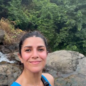 Nimrat Kaur Instagram - Monsoons main ghats pe trek nahin kiya toh kya kiyaaa??!!! 🦋⛰️🍄🌳🪻🌦️🐶🦀 

I’m no expert, I trek because it’s a long time love-affair but reading about some recent trekking tragedies made me want to share some mini pointers. 
🦭 Please ensure you ALWAYS sit down for pictures if you’re in flowing water or high up somewhere too close to a cliff. 
🐾 Super basic but MOST important to take your next step once the previous one is steady. 
🪨 Selfies and videos ONLY when you’re standing/walking on dry rocks/even forest floor. Even with the best of trekking shoes and gear, there’s lots of loose mud and super slippery rocks so PLEASE don’t be in a rush. 
🍄 Try to wear BRIGHT colours, or carry some colourful element, makes it easier for rescuers if you don’t camouflage with the forest incase God forbid there’s a fall and you’re injured. Going deep into nature comes with equal amounts of thrill and responsibility…🫶🏼

Baaki ab ghats par garmi bauhaut badh rahee hai, kaafee photos main smiling outside dying inside waala scene tha…😵‍💫🥵 
So jaldi plan banaao, Sahyadri ki khulee hawaa khao!! 

#monsoontrek #wildheart #nocitygirl #naturelover #BharatKiNimrat