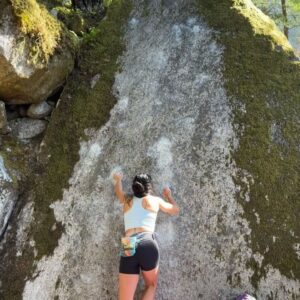 Nina Williams Instagram - Another Squam ultra classic: Black Slabbath 🤘🏼 Such a fine line between trust and doubt in those tiny holds. Committing to this desperate cross at the top was helped by the previous whips I’d taken; the fall is actually kind of… fun?! 😀

@oldmanmoon 📸 caught my try-hard yell mid-move. Swipe for the slab whippers 😁

@scarpana Generators were the stiff planks I needed for those micro toes 👣 

#climbing #bouldering #squamishbouldering