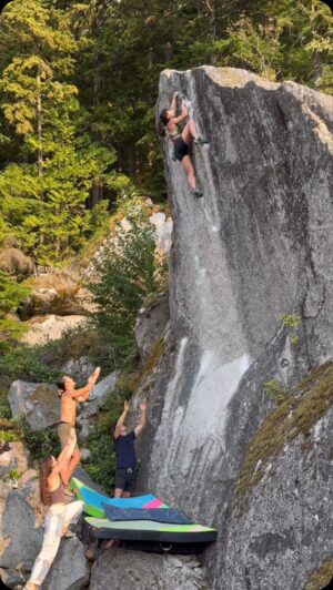 Nina Williams Instagram - Teenage Lobotomy 🧠⚡️- A dream flash of a dream boulder. I’m not usually one to first-time fire so this felt extra special. 

Can’t believe it’s taken me this long to climb in Squamish but better late than never!

☁️ @organicclimbing

🎥 🙌🏼 @dr.climb #Mel #Quin

#climbing #bouldering #squamishbouldering #highballbouldering
