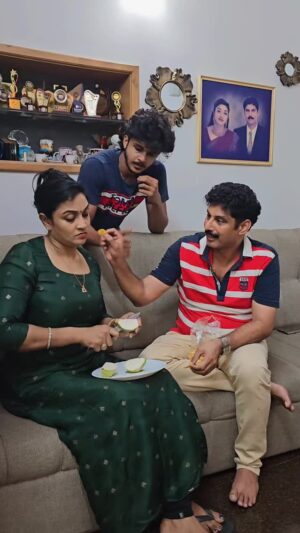 Nitha Promy Instagram - കുടുംബത്തിൽ ഒരു കല്യാണം കഴിഞ്ഞപ്പോൾ മുതൽ തുടങ്ങിയതാ ഇവന്‍....ഹോ!!!

📽 @richardpromy

#reels #family #fun #malayalam #malayalamreels #instagramers #nithapromy #instagram #reelsinstagram #viral #mallu #viralreels #instagood #mallugram #malayali #viralvideos #instagtamreels #comedy #malayalamcomedy #insta #instareels #shorts #creative #creator #reelitfeelit #reelcheyyufeelaavu