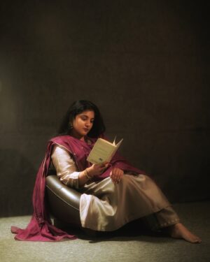 Nivetha Thomas Instagram - Look inspiration: Alarm 

35 - Chinna katha kaadu - now in cinemas 🤍

Outfit by: @jaypore
Jwellery by: @jaypore
Styling: @i_princi_vaidh
Assisted by: @bhukya_yashaswi
Photography: @ikontactphotos @sriramambati for @yellowdaisy.co 

#35movie