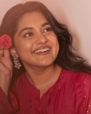 Nivetha Thomas Instagram - Look inspiration: Saraswati’s love for gardening and flowers.

35 - Chinna katha kaadu 
Release on Sept 6th |  Premieres from Sept 4th 

Outfit by: @jaypore
Jwellery by: @jaypore
Styling: @i_princi_vaidh
Assisted by: @bhukya_yashaswi
Photography: @they_call_me_keshu