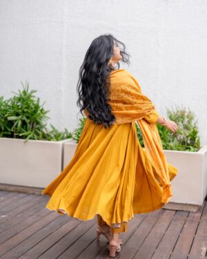 Nivetha Thomas Instagram - Look Inspiration : Pasupu (Haldi) 

35 -  Chinna katha kaadu 

Outfit by: @jaypore
Jwellery by: @jaypore
Styling: @i_princi_vaidh
Assisted by: @bhukya_yashaswi
Photography: @they_call_me_keshu