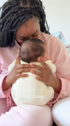 Noémie Abossolo Instagram - TICKET DE VIE : Tout part de la 👩🏽‍🍼🙏🏾🤍

#reels #pourtoi #foryou #explore #mumlife #fyp
