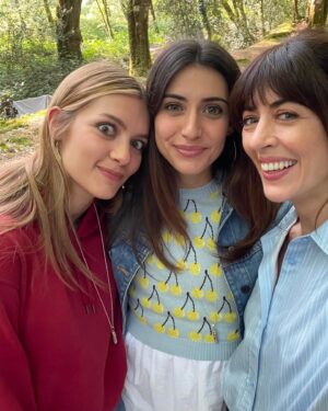 Nolwenn Leroy Instagram - Photo dump sur le tournage de 𝘽𝙧𝙤𝙘𝙚́𝙡𝙞𝙖𝙣𝙙𝙚 😍📸

✨ 2 nouveaux épisodes lundi soir sur TF1 et TF1 