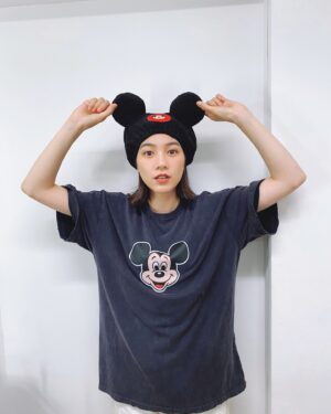 Non Instagram - 今日の私服かわい。WCJのTシャツダメージ絶妙🐭
頭は現場でメイク落とす時に、メイクさんがかぶせてくれるやつです。愉快です。

#ootd