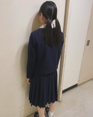 Nono Maida Instagram - 🌸
制服が嬉しいブレブレな優未と
後ろ姿の優未です🐑

#NHK  #朝ドラ 
#虎に翼 🐯
#佐田優未 役
#毎田暖乃  #ルート