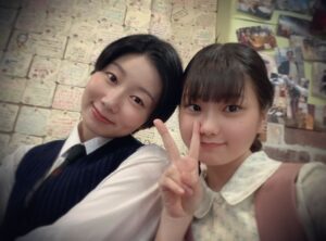 Nono Maida Instagram - 🍙
本日もご視聴いただきありがとうございます🙇‍♀️

#おちょやん でお茶子の先輩だった
富士子姉さん(#土居志央梨 さん)と
めちゃくちゃ嬉しい再会でした🥰

よねさん、かっこよくて優しくて大好きです💖

#NHK  #朝ドラ 
#虎に翼 🐯
#佐田優未 役
#毎田暖乃  #ルート