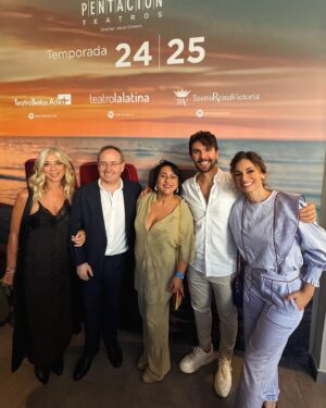 Norma Ruiz Instagram - Ayer presentando la nueva temporada de @pentacionespectaculos con nuestra maravillosa función #Lasquegritan q estaremos del 23 de Octubre al 24 de Noviembre en el @teatrobellasartes @coribante @pentacionespectaculos @cimarroj @evaisanta @pepa_rus #BeatrizCarvajal @josemariadelcastillo @rincon_cano  Gracias a todos los que me ayudasteis a lucir así después de tanto trajín de trabajo : @miriam.balsera x @shiseido & @lorealpro @lorealpro_educacion_es #shiseidomakeup @lovelylashes.es @hellonails.es