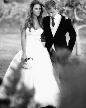 Núria Madruga Instagram - 14 anos 🤍👰‍♀️🤵‍♂️🤍 Parabéns a nós!!! @vaskini
