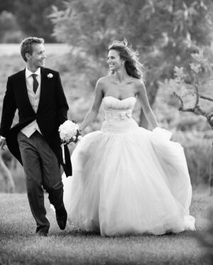 Núria Madruga Instagram - 14 anos 🤍👰‍♀️🤵‍♂️🤍 Parabéns a nós!!! @vaskini