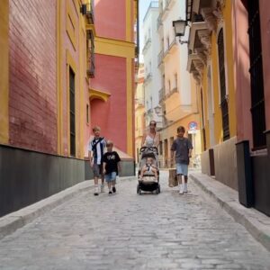 Núria Madruga Instagram - Não sei se é do nome mas ia jurar que tenho uma “costela espanhola”. 🤍 Adoro esta cidade.