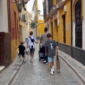 Núria Madruga Instagram - Não sei se é do nome mas ia jurar que tenho uma “costela espanhola”. 🤍 Adoro esta cidade.