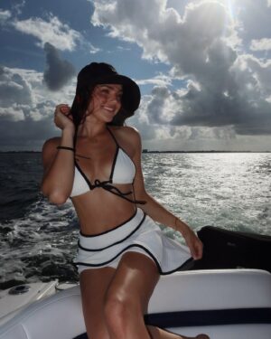 Oana Gregory Instagram - Come with me to Stingray City 🌊✨✨✨