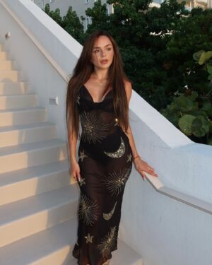 Oana Gregory Instagram - on island time…🏝️