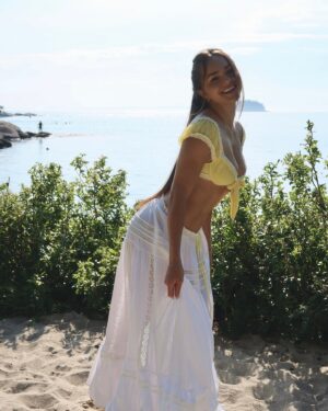 Oana Gregory Instagram - 🌊💛✨✨✨