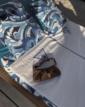 Oksana Adamovich Instagram - История одного вечера 

#GUESSBeachClub #guess #beachfashion #beachoutfit #aesthetic #beachaesthetic #guessbag #vintage