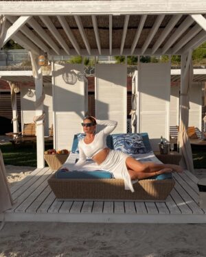Oksana Adamovich Instagram - История одного вечера 

#GUESSBeachClub #guess #beachfashion #beachoutfit #aesthetic #beachaesthetic #guessbag #vintage