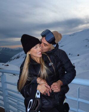 Oriana Marzoli Instagram - Qué alegría volver aquí a Valle nevado después de tantos años ❄️⛄️🏂🇨🇱 cuál es vuestra foto fav? 🩵