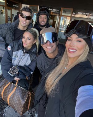 Oriana Marzoli Instagram - Qué alegría volver aquí a Valle nevado después de tantos años ❄️⛄️🏂🇨🇱 cuál es vuestra foto fav? 🩵
