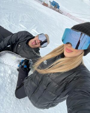 Oriana Marzoli Instagram - Qué alegría volver aquí a Valle nevado después de tantos años ❄️⛄️🏂🇨🇱 cuál es vuestra foto fav? 🩵