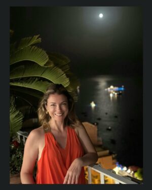 Özge Özberk Instagram - Ayy yazacak bişi bulamadım.. Ay işte.. Bildiğin Dolunay.. #fullmoon #dolunay #dilekmitutalım  #neyapalım 🤞🏻