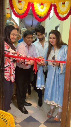 Padmini Kolhapure Instagram - Great initiative and successful health camp by @cintaaofficial #healthcamp thank you @cpaaindia @pr.rcba @vardhanpuri02 @suburban_diagnostics @iam_johnylever 
Thank you EC members @poonam_dhillon_ @deepakkookie @chandraprakash_superstar @sahilachaddha 
#cintaa #amrishpuri