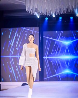 Pakkaramai Potranan Instagram - เมื่อคืนมีโอกาสไปเดินแบบที่งาน @myriad_grand_monde_official  ดีใจด้วยนะคะ เป็นก้าวที่แข็งแรง ทุกคนก้าวนะจ๊ะ กิจเจริญรุ่งเรืองน๊าาาา ขออนุญาติเจ้าของคลิปจาก ตต . ด้วยนะคะ ♥️♥️