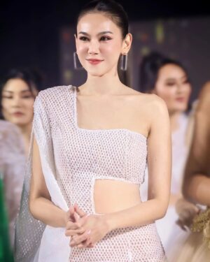 Pakkaramai Potranan Instagram - เมื่อคืนมีโอกาสไปเดินแบบที่งาน @myriad_grand_monde_official  ดีใจด้วยนะคะ เป็นก้าวที่แข็งแรง ทุกคนก้าวนะจ๊ะ กิจเจริญรุ่งเรืองน๊าาาา ขออนุญาติเจ้าของคลิปจาก ตต . ด้วยนะคะ ♥️♥️