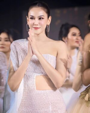 Pakkaramai Potranan Instagram - เมื่อคืนมีโอกาสไปเดินแบบที่งาน @myriad_grand_monde_official  ดีใจด้วยนะคะ เป็นก้าวที่แข็งแรง ทุกคนก้าวนะจ๊ะ กิจเจริญรุ่งเรืองน๊าาาา ขออนุญาติเจ้าของคลิปจาก ตต . ด้วยนะคะ ♥️♥️