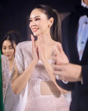 Pakkaramai Potranan Instagram - เมื่อคืนมีโอกาสไปเดินแบบที่งาน @myriad_grand_monde_official  ดีใจด้วยนะคะ เป็นก้าวที่แข็งแรง ทุกคนก้าวนะจ๊ะ กิจเจริญรุ่งเรืองน๊าาาา ขออนุญาติเจ้าของคลิปจาก ตต . ด้วยนะคะ ♥️♥️
