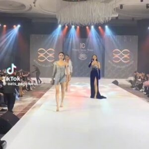 Pakkaramai Potranan Instagram - เมื่อคืนมีโอกาสไปเดินแบบที่งาน @myriad_grand_monde_official  ดีใจด้วยนะคะ เป็นก้าวที่แข็งแรง ทุกคนก้าวนะจ๊ะ กิจเจริญรุ่งเรืองน๊าาาา ขออนุญาติเจ้าของคลิปจาก ตต . ด้วยนะคะ ♥️♥️