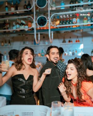 Palak Purswani Instagram - This night had memories to last for a lifetime! 
Cheers to my absolute favvv @akanksha8000 🫶🏼
Love you babygirl ✨ 

Love & light always 🤍 

Outfit @shantanunikhil 
Makeup @khushipremchandani_mua 
Hair @hairloom_by_akanksha 
Bag @oceana_clutches x @akanksha8000