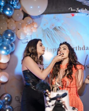 Palak Purswani Instagram - This night had memories to last for a lifetime! 
Cheers to my absolute favvv @akanksha8000 🫶🏼
Love you babygirl ✨ 

Love & light always 🤍 

Outfit @shantanunikhil 
Makeup @khushipremchandani_mua 
Hair @hairloom_by_akanksha 
Bag @oceana_clutches x @akanksha8000