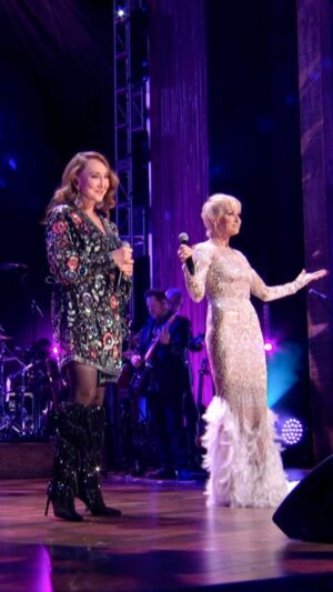 Pam Tillis Instagram - This duet just feels so right 🥰 @lorriemorgan_official @pamtillis 

@thealabamaband | #CMTGiants