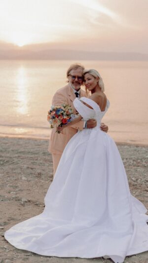 Pamela David Instagram - El amor es el camino, Federico sos el amor que siempre soñé.  El estado pleno en una persona rodeada de tanta pasión y de seres maravilloso que las palabras no podrían trasmitir todo lo que siento. 
 Hoy, mediante este video, los hago partícipes de nuestra felicidad 💍✨
.
.
.

Dress @jorgesandovaldesigner 
Hair @cristianreystyle 
Makeup @paintedbysalvatore 
Ph @somospanorama 
Video @alvarozapata.video 
Wedding Planer  @kyklos_weddings 
Dj: @djpa_sitges 
Location: @tavernatarsanas 
Houses: @ohlive.villas.skiathos 
Special Thanks: @skiathosexperience 
Ceremony master: @danielevila 
Dama de honor: @pamedavid 

#wedding #bride #skiathos #greece #celinarucci #couple #marryme
