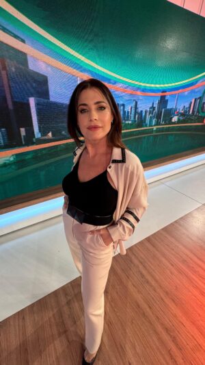 Pamela David Instagram - Si antes hubiera conocidoooo a @garofalo.ar dios mío! Que looks me arman con @nacha_gama 🫶🏻😍

Los accesorios como siempre @almacendeparis