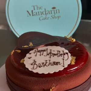 Pan Lingling Instagram - Yesterday we had a great bonding night ❤️ @mo_singapore 
The ambiance was  great 👍🏻 
The staffs were very friendly 🩷
The menu has a fantastic selection of dishes, and we loved everything we tried😋
🥂Cheers 🥂 again to you, sweetheart ❤️
Another year of unforgettable memories ❤️
Extra hugs and kisses for you 🤗💋

#embucafe 
#bondingtime 
#lovelife 
#firstborn 
#我的前世情人 
#我的家人 
#黄世南 
#潘玲玲