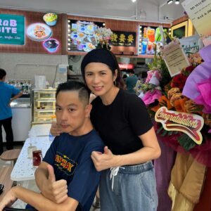 Pan Lingling Instagram - 恭喜我
#118  的老公@chewchormeng 🩷又开多一间 @misstamchiak 咖啡店❤️❤️❤️ @tamchiakkopitiam 
㊗️
生意兴隆💛💛💛
旺旺旺💰💰💰
你太本事了👍🏻

#118 
#周初明 
#黄世南 
#潘玲玲