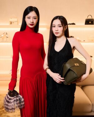 Pansa Vosbein Instagram - Make it an elegant day with my new Hug!
@ferragamo #ferragamo #FerragamoFW24 #FerragamoHugBag