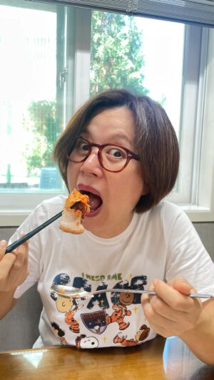 Park Mi-sun Instagram - 여름에  김치 장사  어렵네요  ㅠ 
.
배추가  너무 비싼데  상태도  별루고  ㅠ 
.
그래도  맛있다고  해주시는 분들  계셔서  추석전에  #박미선김치  공구  한 번  더  하려고  합니다 
.
김치  많이  안 맵고  젓갈  많이  안들어간  시원한 김치에요 .  아주  보통 김치에요 ㅎ 
.
살짝  익혀  먹으면  아주  맛있어요 
.
9월6일 오후1시부터 9월11일 오전9시까지만 (한정수량판매) 
.

10kg 49.900 >> 45,900원 / 

.
5kg 28.900원 >> 25,900원 .
.
한정 수량 이라  조기  매진 될 수 있어요 
.
추석 전에  배송 가능 합니다 
.
또  알려드릴게요~~ㅎㅎㅎ 
.
다들  감사합니다