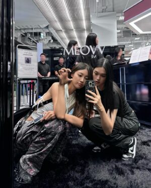 Park Se-jeong Instagram - MEOVV DEBUT PRE-LISTENING 🐾🐈‍⬛💗💗💗미야오오옹

@meovv_official_ 
@theblacklabel