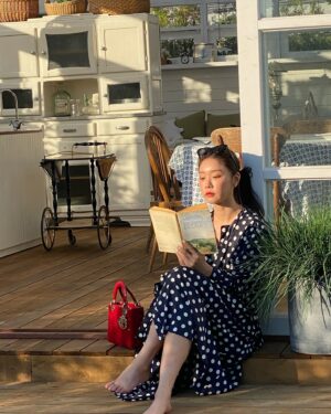 Park So-jin Instagram - 이미진라이프 
.
.
#새벽두시의 신데렐라 👧🏼👗👠❣️