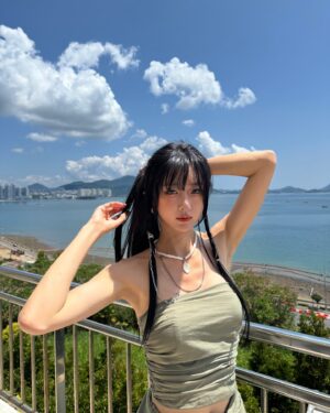 Park Soo-bin Instagram - Toooooo hot🥵