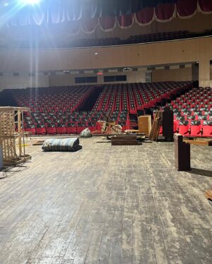Parna Pethe Instagram - each theatre has endless memories..

last shows and green rooms.. 💡 

Nashik
Vashi 
Dombivli 
Matunga 

.. in that order ♥️

#lastshows #charchaughi