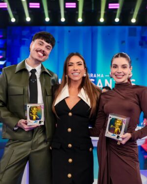 Patrícia Abravanel Instagram - Domingo, @bomtalvao e @gessica no 3 Pistas do @pgmsilviosantos ❤️ ...pensa num programa extraordinífero!!! 

A partir de 19h, no SBT

Equipe Patricia Abravanel 
📸 @gabrielcardosofoto